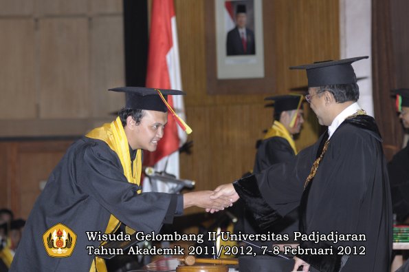 wisuda-fakultas-mipa-oleh-rektor-074-copy