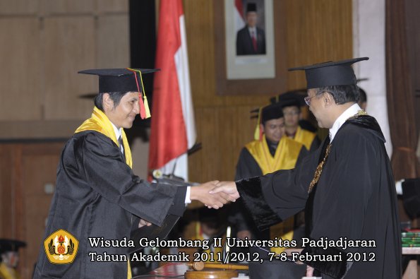 wisuda-fakultas-mipa-oleh-rektor-079-copy