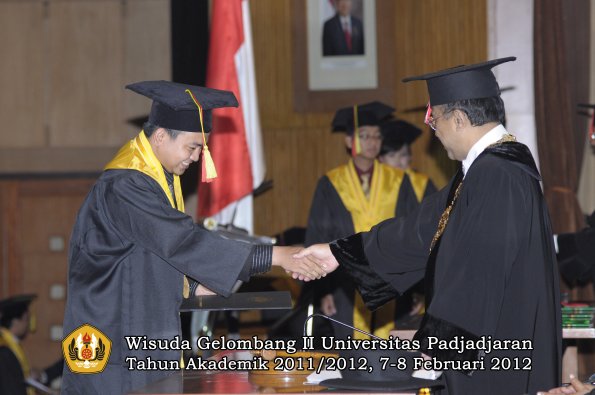 wisuda-fakultas-mipa-oleh-rektor-080-copy