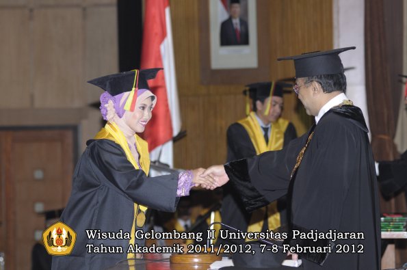 wisuda-fakultas-mipa-oleh-rektor-088-copy