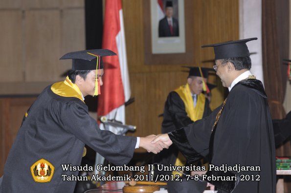 wisuda-fakultas-mipa-oleh-rektor-089-copy