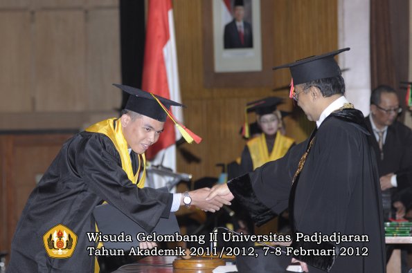 wisuda-fakultas-mipa-oleh-rektor-090-copy