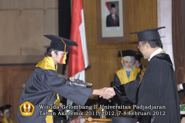 wisuda-fakultas-mipa-oleh-rektor-129-copy