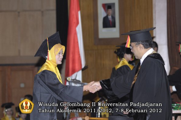 wisuda-fakultas-mipa-oleh-rektor-133-copy