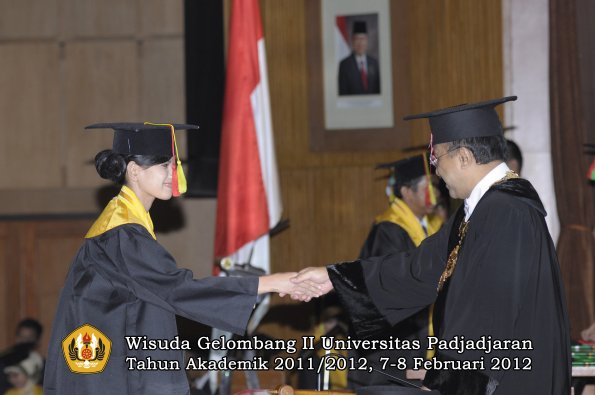 wisuda-fakultas-mipa-oleh-rektor-134-copy