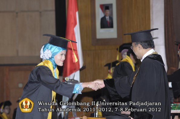 wisuda-fakultas-mipa-oleh-rektor-136-copy