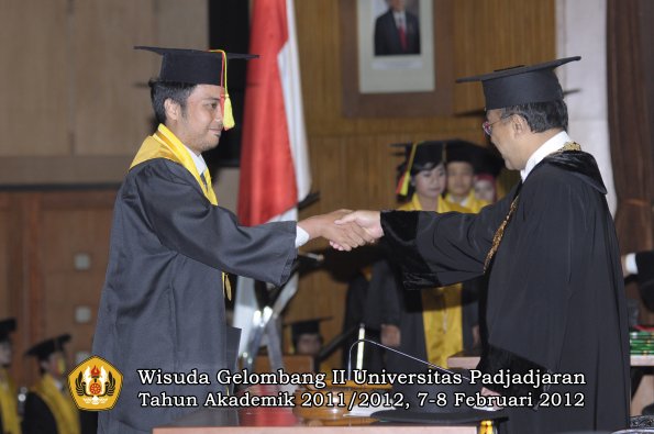 wisuda-fakultas-mipa-oleh-rektor-152-copy