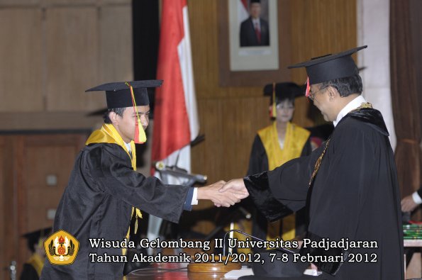 wisuda-fakultas-mipa-oleh-rektor-160-copy