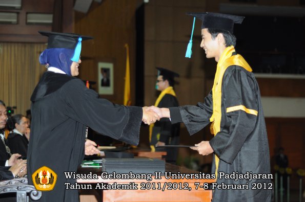 wisuda-fakultas-pik-oleh-dekan-029-copy