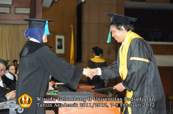 wisuda-fakultas-pik-oleh-dekan-034-copy