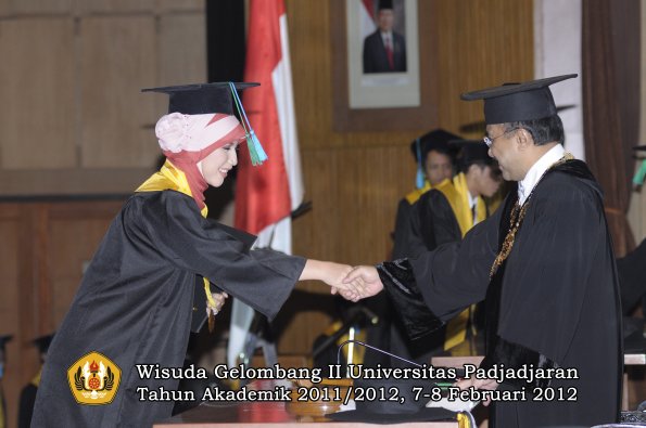 wisuda-fakultas-pik-oleh-rektor-032-copy