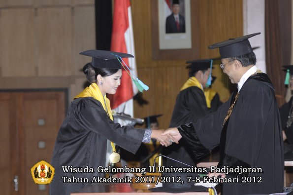 wisuda-fakultas-pik-oleh-rektor-037-copy