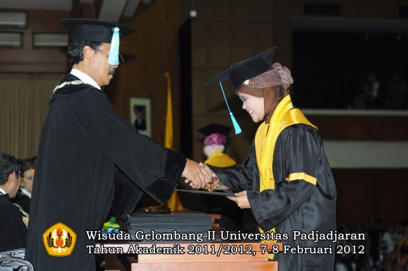 wisuda-fakultas-ilmu-budaya-oleh-dekan-075-copy