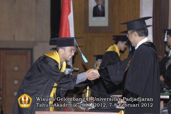 wisuda-fakultas-ilmu-budaya-oleh-rektor-026-copy