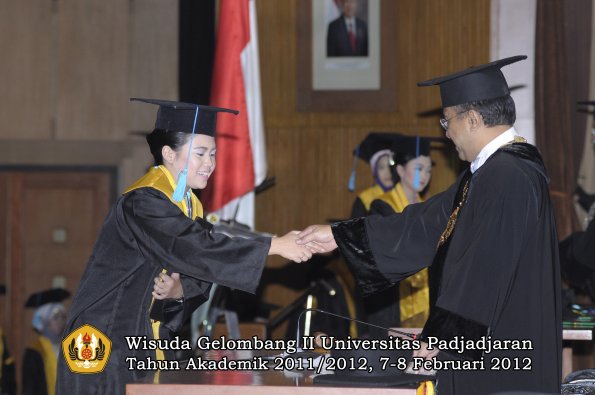 wisuda-fakultas-ilmu-budaya-oleh-rektor-033-copy