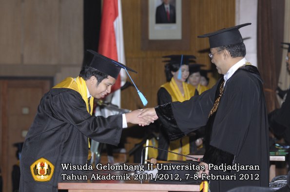 wisuda-fakultas-ilmu-budaya-oleh-rektor-036-copy