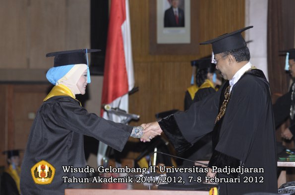 wisuda-fakultas-ilmu-budaya-oleh-rektor-044-copy