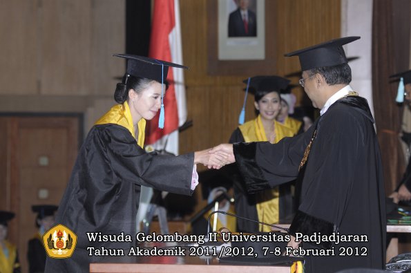 wisuda-fakultas-ilmu-budaya-oleh-rektor-046-copy