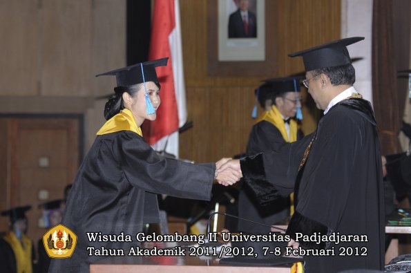 wisuda-fakultas-ilmu-budaya-oleh-rektor-058-copy