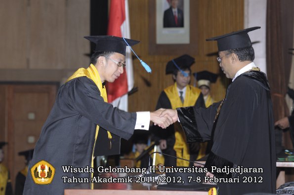 wisuda-fakultas-ilmu-budaya-oleh-rektor-059-copy