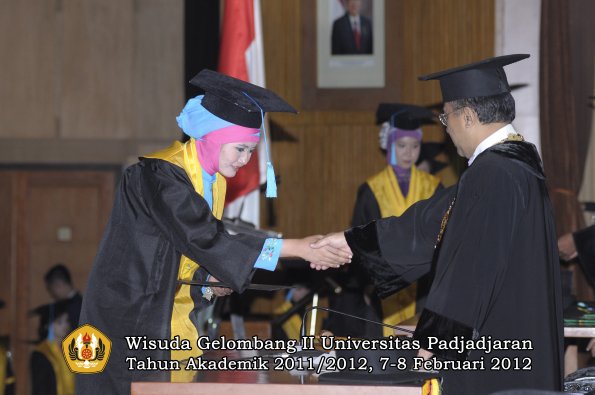 wisuda-fakultas-ilmu-budaya-oleh-rektor-066-copy