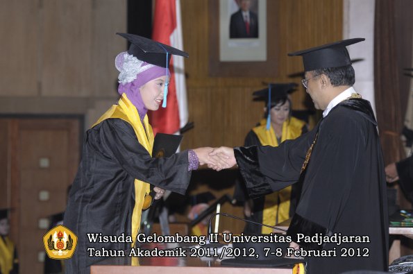 wisuda-fakultas-ilmu-budaya-oleh-rektor-067-copy