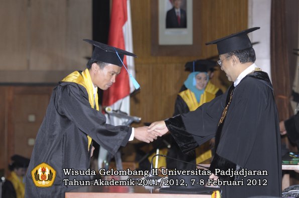 wisuda-fakultas-ilmu-budaya-oleh-rektor-079-copy