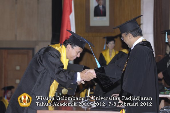 wisuda-fakultas-ilmu-budaya-oleh-rektor-081-copy