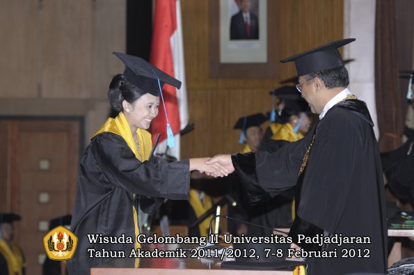 wisuda-fakultas-ilmu-budaya-oleh-rektor-086-copy