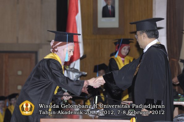 wisuda-fakultas-ilmu-budaya-oleh-rektor-088-copy