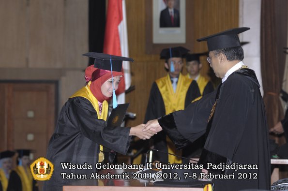 wisuda-fakultas-ilmu-budaya-oleh-rektor-089-copy