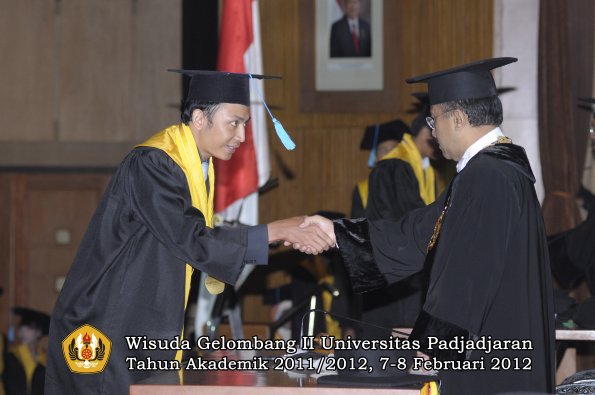 wisuda-fakultas-ilmu-budaya-oleh-rektor-090-copy