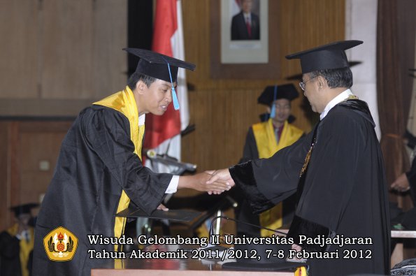 wisuda-fakultas-ilmu-budaya-oleh-rektor-091-copy