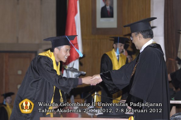 wisuda-fakultas-ilmu-budaya-oleh-rektor-093-copy