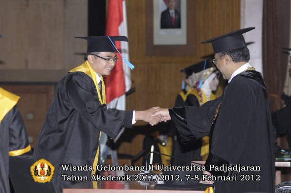 wisuda-fakultas-ilmu-budaya-oleh-rektor-101-copy