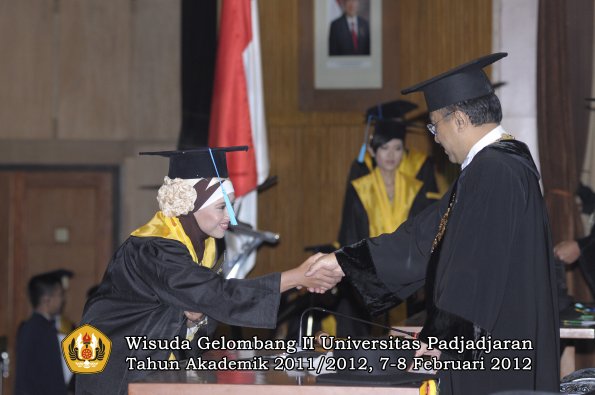 wisuda-fakultas-ilmu-budaya-oleh-rektor-104-copy