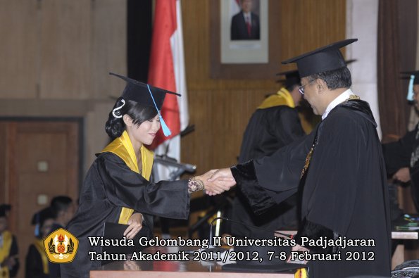 wisuda-fakultas-ilmu-budaya-oleh-rektor-105-copy