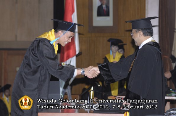 wisuda-fakultas-ilmu-budaya-oleh-rektor-106-copy