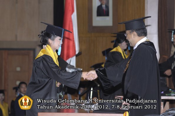 wisuda-fakultas-ilmu-budaya-oleh-rektor-107-copy