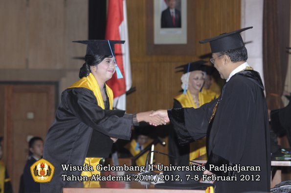 wisuda-fakultas-ilmu-budaya-oleh-rektor-108-copy