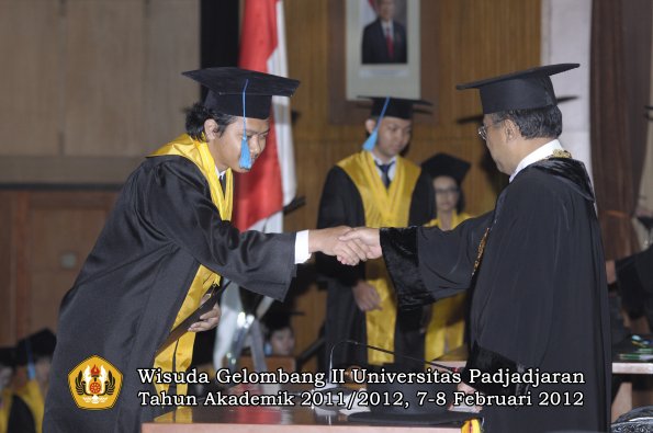 wisuda-fakultas-ilmu-budaya-oleh-rektor-112-copy