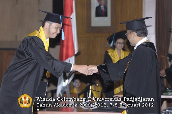 wisuda-fakultas-ilmu-budaya-oleh-rektor-113-copy