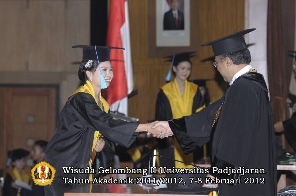 wisuda-fakultas-ilmu-budaya-oleh-rektor-117-copy