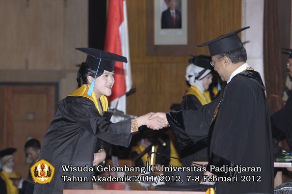 wisuda-fakultas-ilmu-budaya-oleh-rektor-123-copy