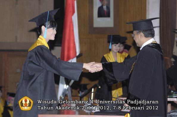 wisuda-fakultas-ilmu-budaya-oleh-rektor-125-copy