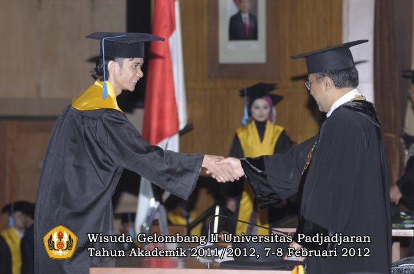 wisuda-fakultas-ilmu-budaya-oleh-rektor-131-copy