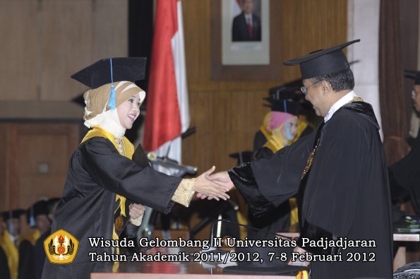 wisuda-fakultas-ilmu-budaya-oleh-rektor-133-copy