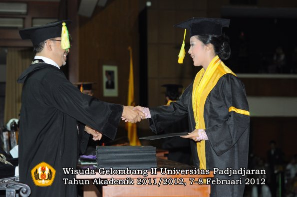 wisuda-fakultas-ikom-oleh-dekan-026-copy