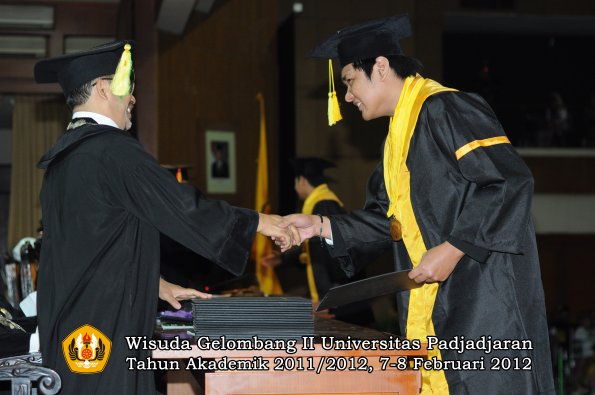 wisuda-fakultas-ikom-oleh-dekan-029-copy