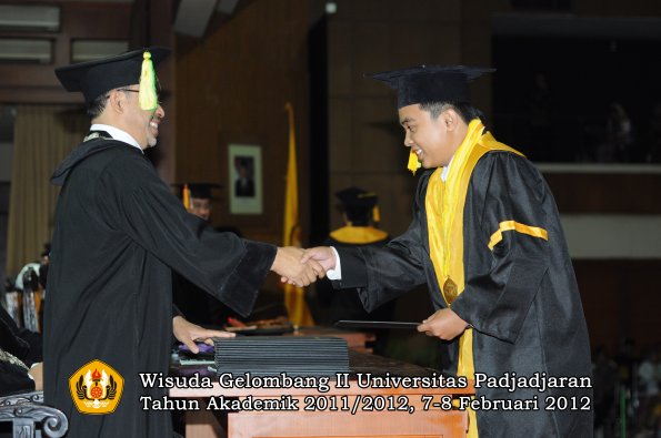 wisuda-fakultas-ikom-oleh-dekan-033-copy